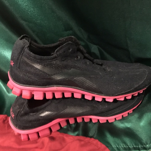 Pink and black Reebok’s - Picture 2 of 3